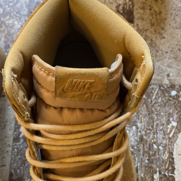 Air Jordan 1 Retro - Picture 13 of 16